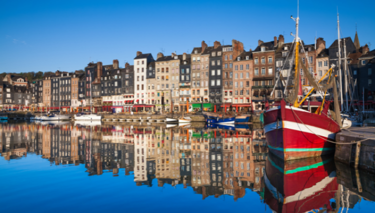 Día de sol en la playa Honfleur